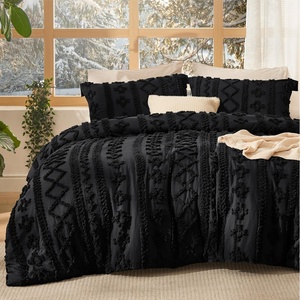 Bedsure Tufted Boho Comforter Set Queen Size – Beige Boho Bed Set, GentleSoft™ 3 Pieces Farmhouse-Style Embroidery Bedding, Gifts for Woman, Soft Jacquard Kids’ Queen Comforter for All Seasons(20 – Black – Elegant)