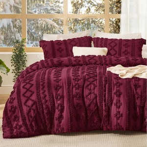 Bedsure Tufted Boho Comforter Set Queen Size – Beige Boho Bed Set, GentleSoft™ 3 Pieces Farmhouse-Style Embroidery Bedding, Gifts for Woman, Soft Jacquard Kids’ Queen Comforter for All Seasons(27 – Burgundy – Elegant)