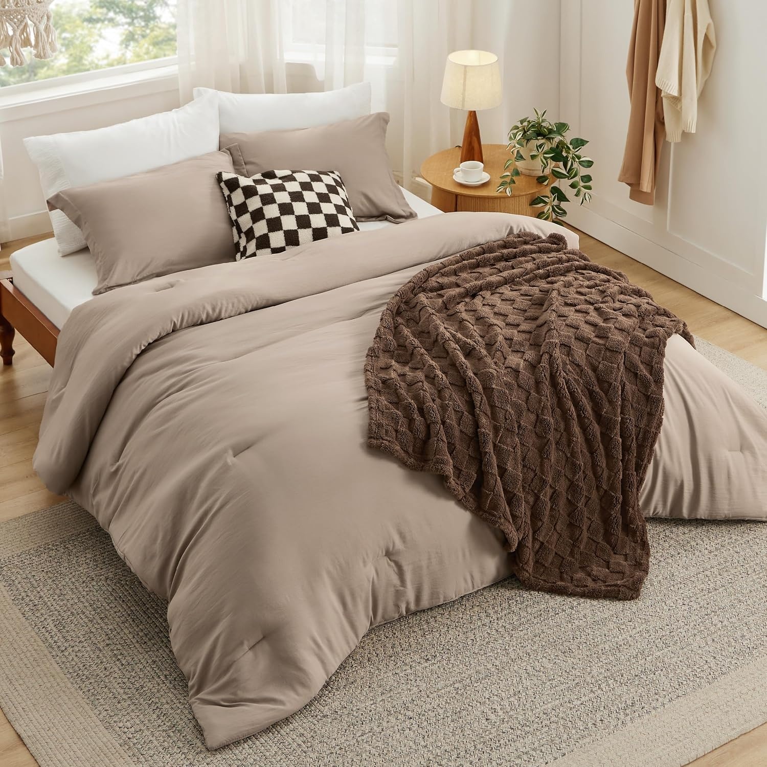 image:imageBedsure Comforter Queen Size 5 Pieces Queen Size Comforter Set with Checkered Throw Blanket and Decorative Pillow Lightweiget Bedding All Season Bedding Sets Light Camel04 Light Camel