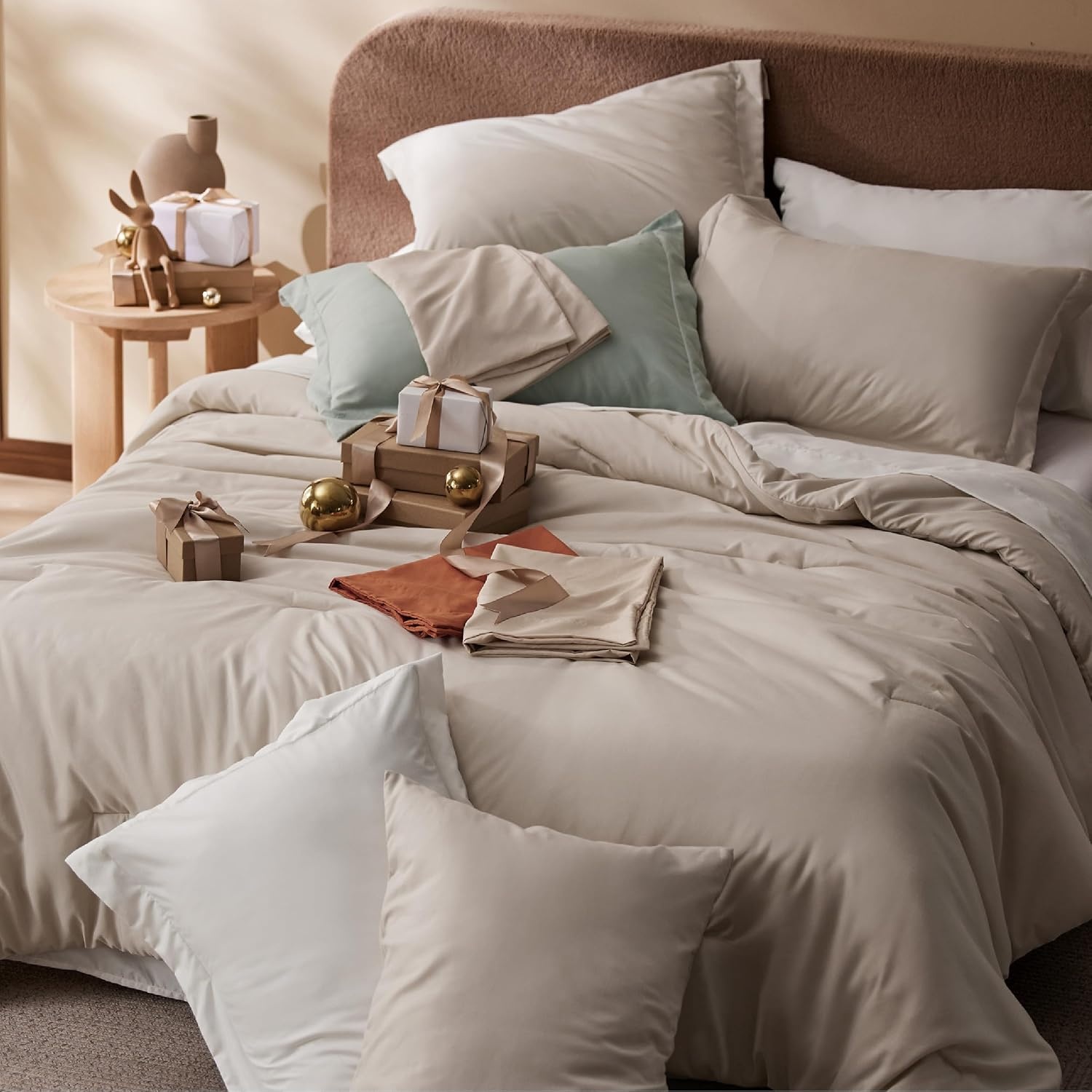 image:imageBedsure Queen Bed in a Bag Sage Green Comforter Set DualTone 7 Pieces Bedding Set All Seasons Contrasting Design Reversible Soft Modern with Sheets Breathable Bed Set 909002 BeigeWhite