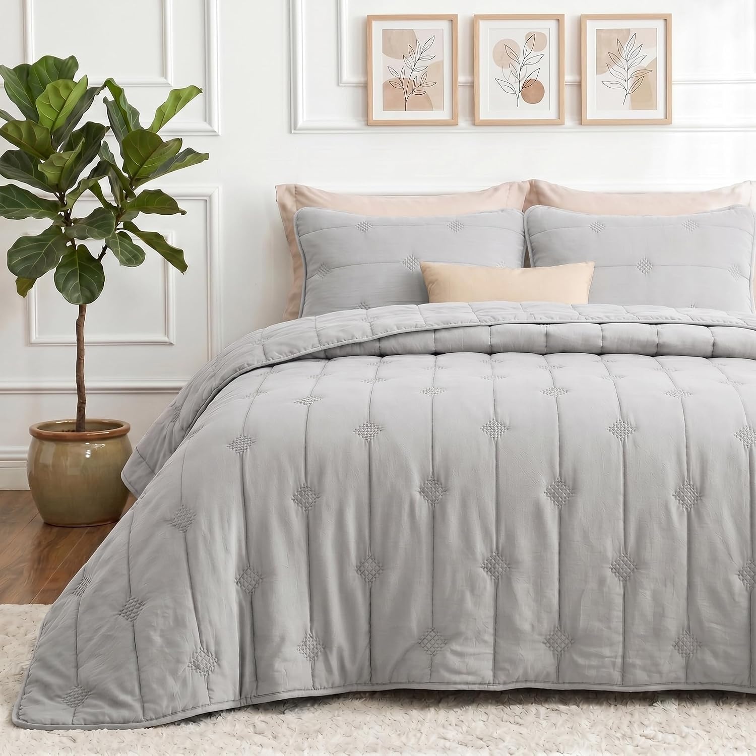 image:imageBedsure Queen Quilt Prewashed Extra Soft CottonLike Polyester Quilts Queen Size Lightweight Comforter Includes 1 Quilt 90x96 Inches with 2 Shams Machine Washable Dark Green02 Light Grey