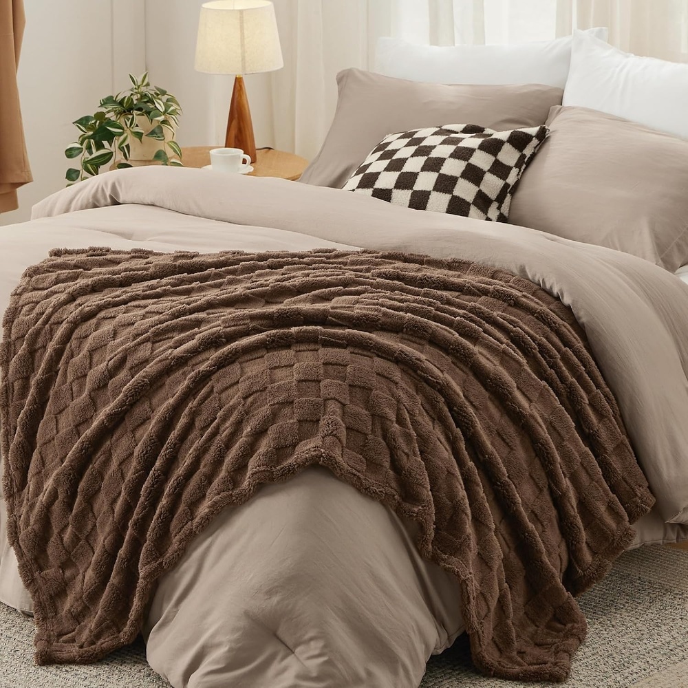 image:imageBedsure Comforter Queen Size 5 Pieces Queen Size Comforter Set with Checkered Throw Blanket and Decorative Pillow Lightweiget Bedding All Season Bedding Sets Light Camel04 Light Camel