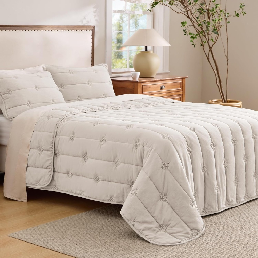 image:imageBedsure Queen Quilt Prewashed Extra Soft CottonLike Polyester Quilts Queen Size Lightweight Comforter Includes 1 Quilt 90x96 Inches with 2 Shams Machine Washable Dark Green03 Beige