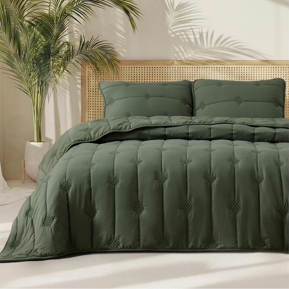 image:imageBedsure Queen Quilt Prewashed Extra Soft CottonLike Polyester Quilts Queen Size Lightweight Comforter Includes 1 Quilt 90x96 Inches with 2 Shams Machine Washable Dark Green01 Olive Green