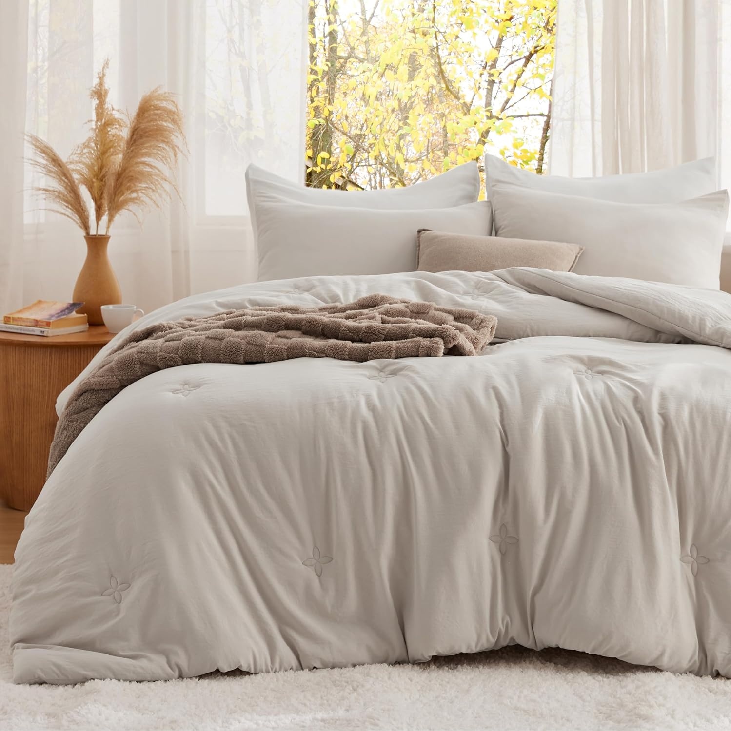 image:imageBedsure Queen Comforter Set Dark Grey Soft Prewashed Queen Size Bedding Quilted Comforter with Circle Design Down Alternative Comforter for All Seasons 3 Pieces Bed Set with 2 Pillow Shams02beigeclover