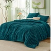 Bedsure Queen Fluffy Comforter Set – GentleSoft 3 Pieces Luxury Fleece Bed Olive Green Bedding, Cozy Room Decor Aesthetic, 1 Queen Bed Comforter (90″x90″) and 2 Pillowcases (20″x26″)(17 – Teal)