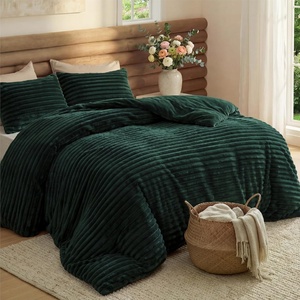 Bedsure Queen Fluffy Comforter Set – GentleSoft 3 Pieces Luxury Fleece Bed Olive Green Bedding, Cozy Room Decor Aesthetic, 1 Queen Bed Comforter (90″x90″) and 2 Pillowcases (20″x26″)(07 – Emerald)