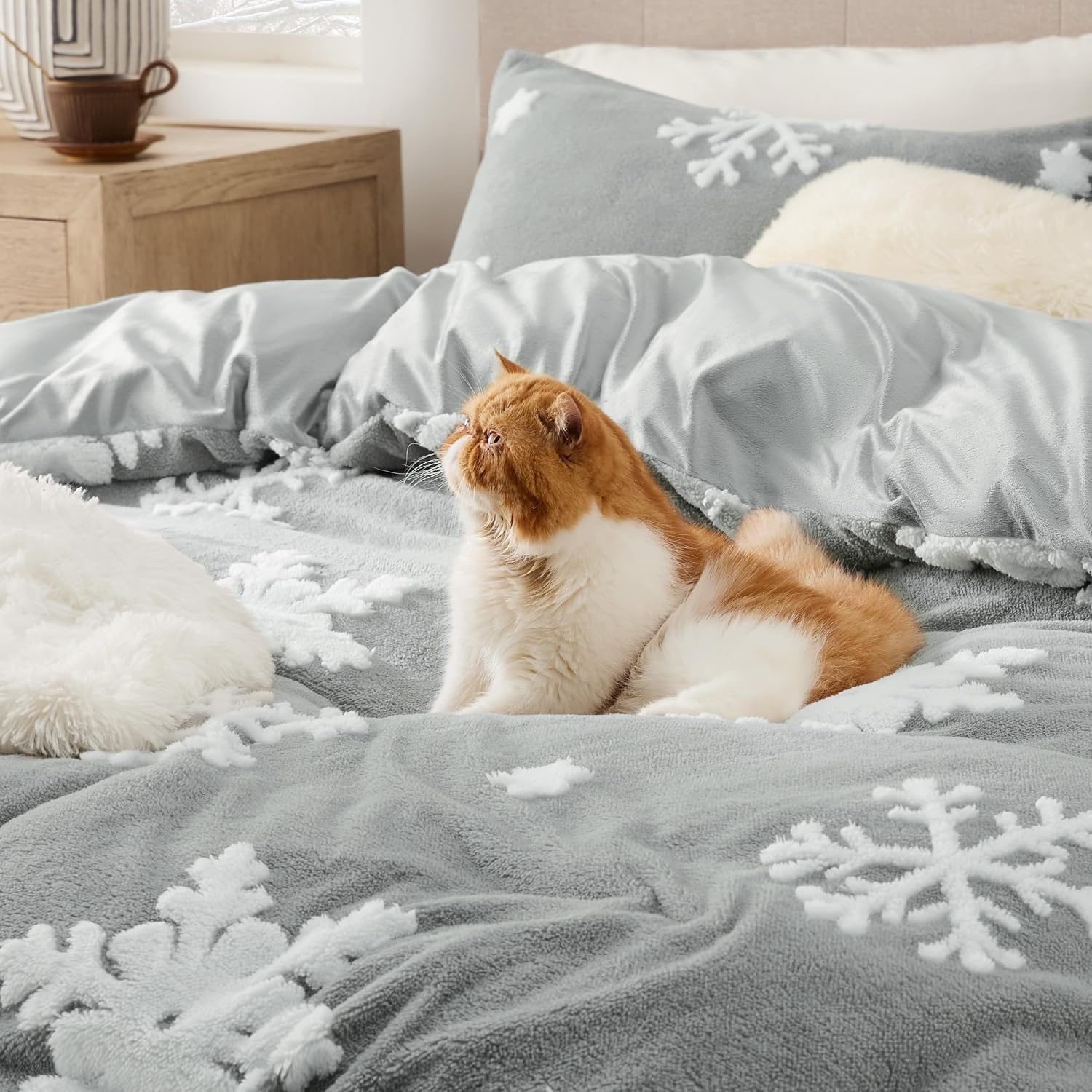 image:imageBedsure Fluffy Duvet Cover Set Ultra Soft Plush Shaggy Comforter Cover Queen Size Warm Flannel Fleece Bed Sets for Winter 3 Pieces Snowflake Pattern Grey05 Grey Snowflake No Comforter