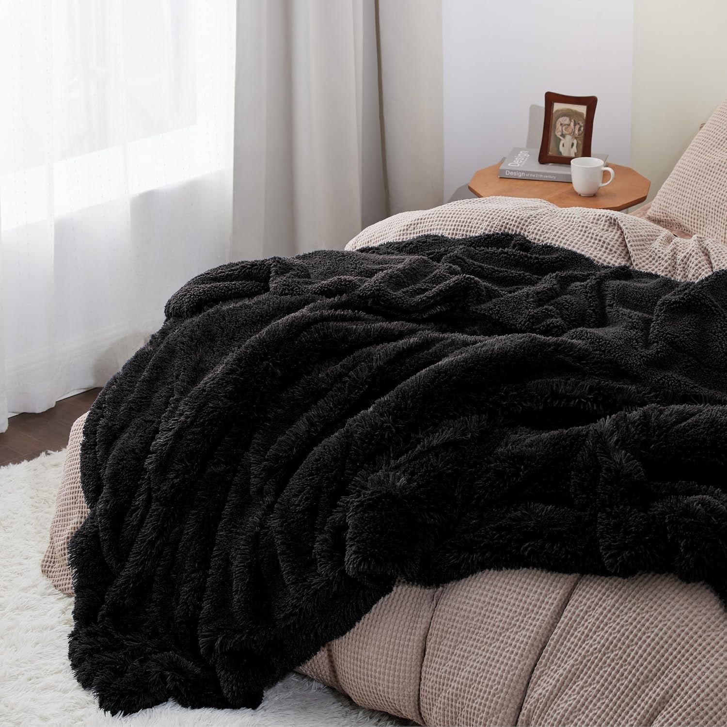 image:imageBedsure Faux Fur Fluffy Fleece Sherpa Blanket Couch Throw Grey 50x6007 Black