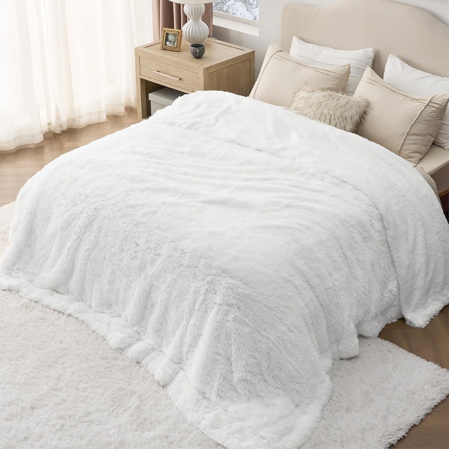 image:imageBedsure Faux Fur Fluffy Fleece Sherpa Blanket Couch Throw Grey 50x6008 White