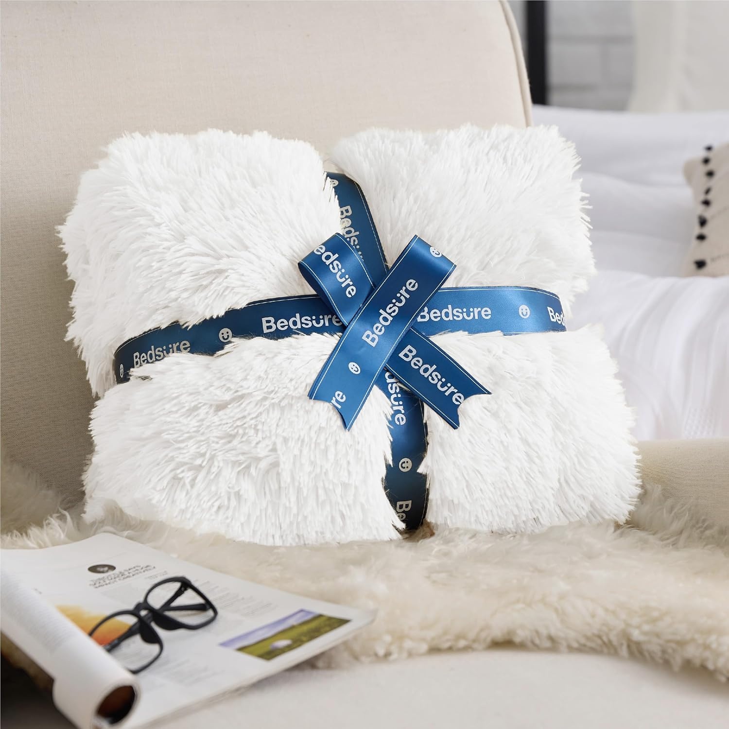image:imageBedsure Faux Fur Fluffy Fleece Sherpa Blanket Couch Throw Grey 50x6008 White