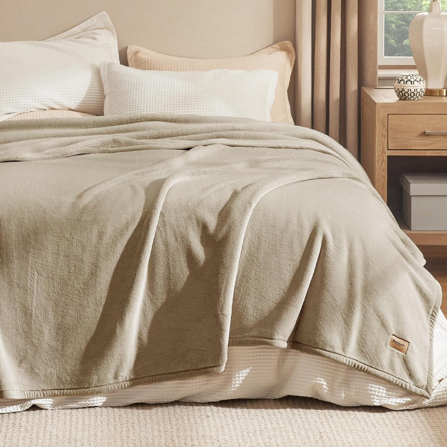 image:imageBedsure Thick Heavy Warm Blankets for Winter Soft Fleece Twin Blanket for Bed GentleSoft Cozy Fluffy Thick Winter Christmas Cream Throws AntiStatic 500Gsm Design Twin XL Cream 66x90 InchLight Brown