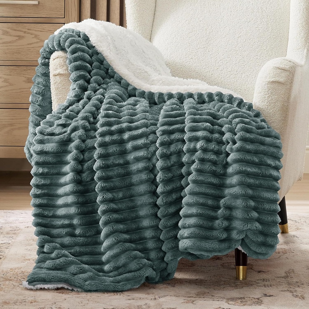 image:imageBedsure Soft Sherpa Blanket Fluffy Throw Gift Beige 50x6004 Dark Green