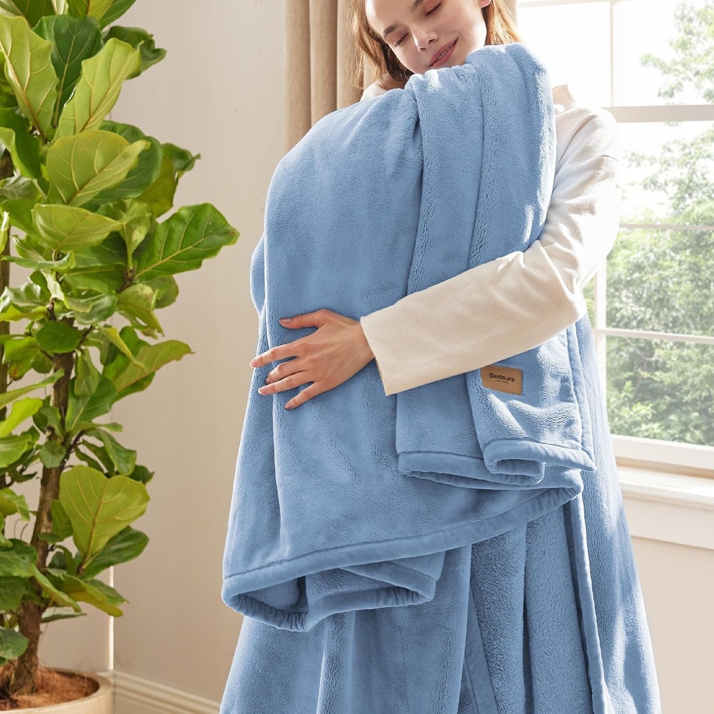 image:imageBedsure Thick Heavy Warm Blankets for Winter Soft Fleece Twin Blanket for Bed GentleSoft Cozy Fluffy Thick Winter Christmas Cream Throws AntiStatic 500Gsm Design Twin XL Cream 66x90 InchAshley Blue