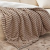 Bedsure Soft Sherpa Blanket Fluffy Throw Gift Beige 50″x60″(08 – Mocha Brown)