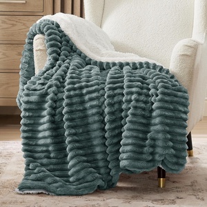 Bedsure Soft Sherpa Blanket Fluffy Throw Gift Beige 50″x60″(04 – Dark Green)