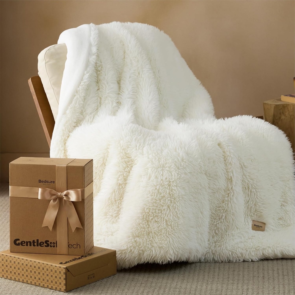 image:imageBedsure Faux Fur White Throw Blanket Fluffy Soft Shaggy Reversible01  White