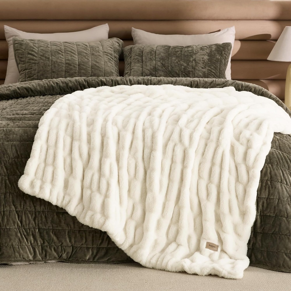 image:imageBedsure Soft DoubleSided Faux Fur Throw Blanket Light Brown 50x60Cream