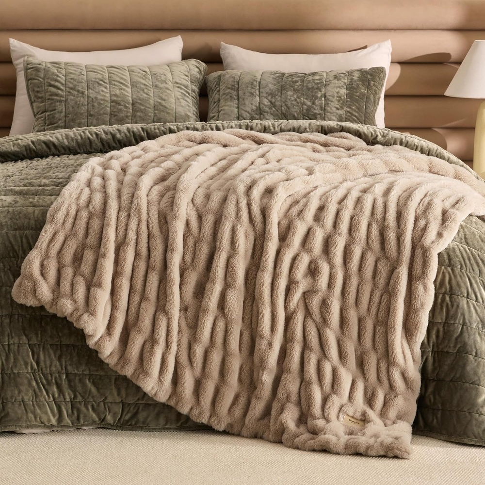 image:imageBedsure Soft DoubleSided Faux Fur Throw Blanket Light Brown 50x60Light Brown