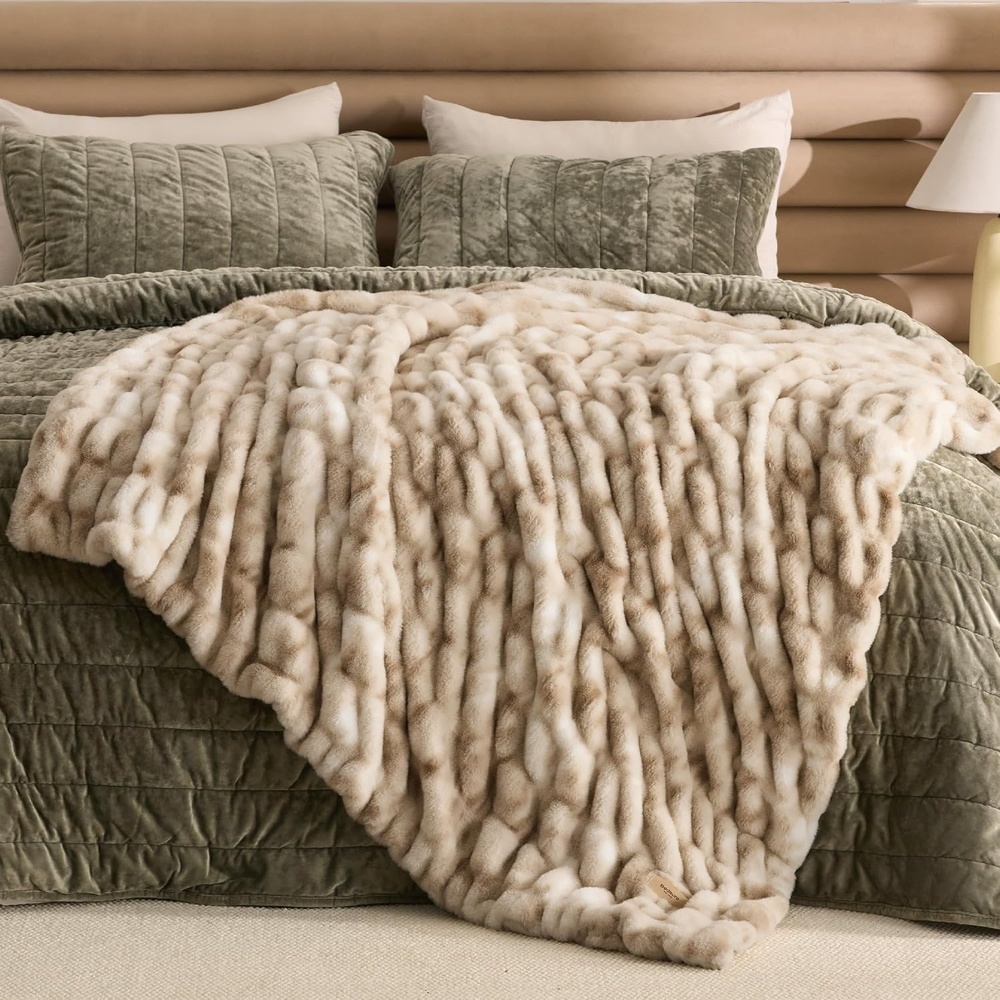 image:imageBedsure Soft DoubleSided Faux Fur Throw Blanket Light Brown 50x60Tiedye Beige