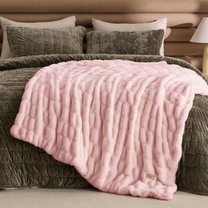 Bedsure Soft Double-Sided Faux Fur Throw Blanket, Light Brown, 50″x60″(Pink)