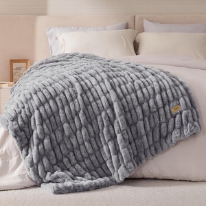 Bedsure Soft Double-Sided Faux Fur Throw Blanket, Light Brown, 50″x60″(Silver Grey)