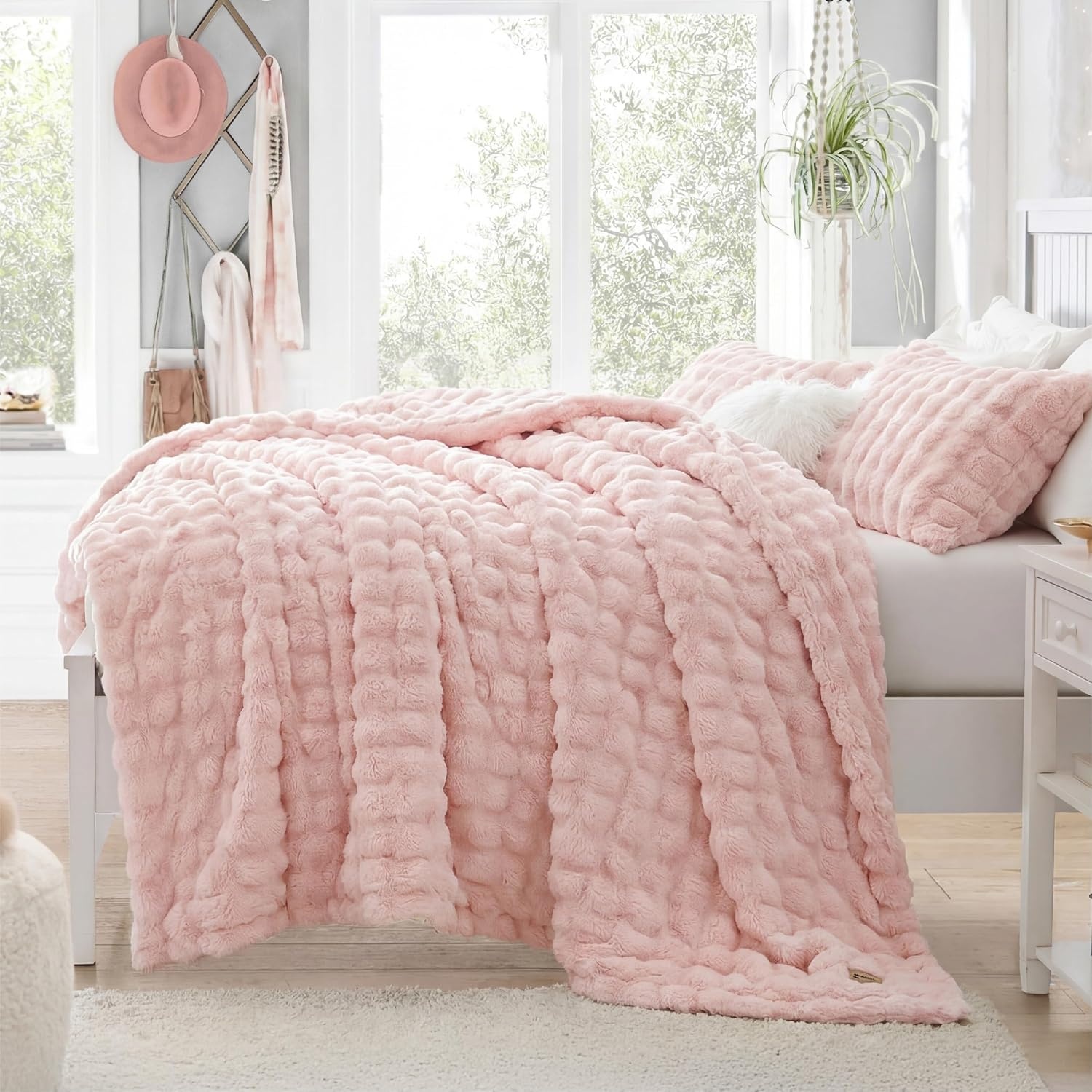 image:imageBedsure 3D Cloud Bubble Fleece Twin Blanket for Bed Burnt Orange 608002 Light Pink